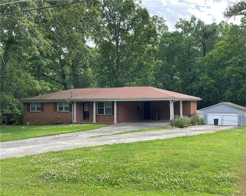 4273 Stanley Dr, Powder Springs, GA 30127