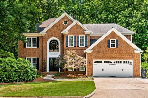 205 Willow Brook Dr, Roswell, GA 30076