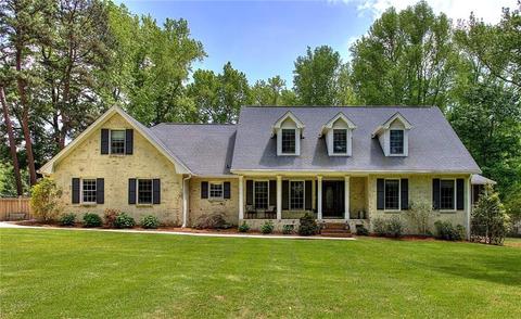 692 Graymont Dr, Grayson, GA 30017