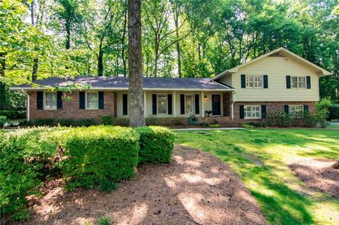 2389 Riverglenn Ct, Dunwoody, GA 30338