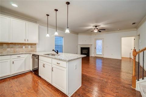 125 Hickory Village Cir, Canton, GA 30115