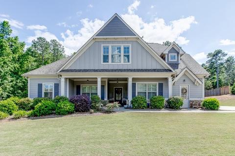 1091 Sterling Lake Dr, Jefferson, GA 30549