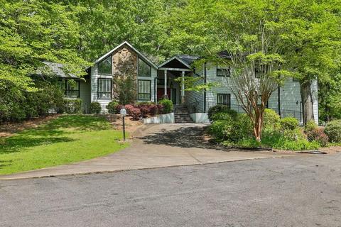 1366 Riverside Rd, Roswell, GA 30076