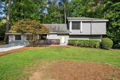 370 Mary Erna Dr, Fairburn, GA 30213