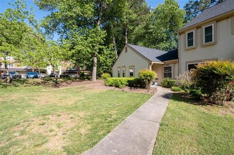 2115 Simsbury Ln, Dunwoody, GA 30338