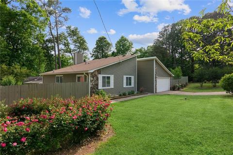 1344 Maple Bend Trl, Lawrenceville, GA 30043