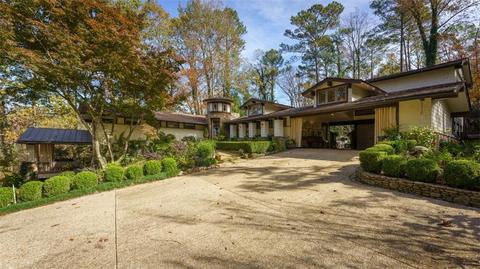 652 Londonberry Rd, Sandy Springs, GA 30327