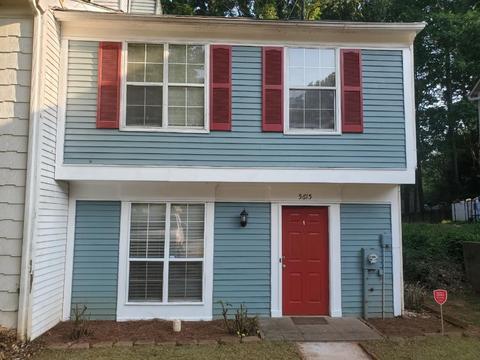 5615 Wells Cir, Stone Mountain, GA 30087