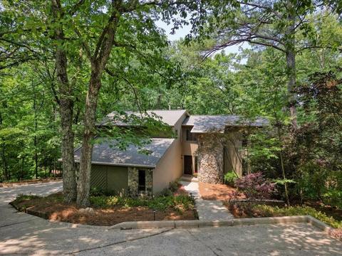 8900 N Mount Dr, Johns Creek, GA 30022