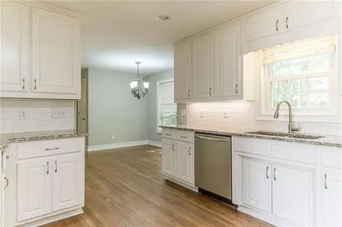 2098 Cluster Ln, Grayson, GA 30017 photo 9