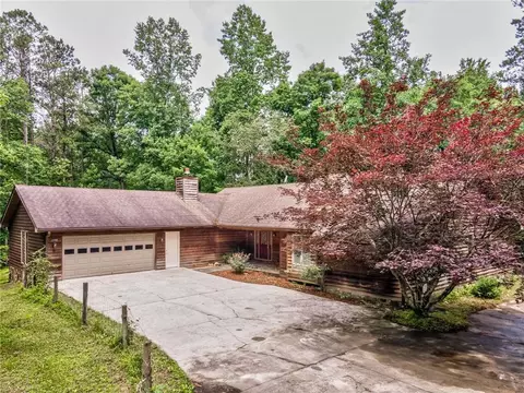 2299 White Rd, White, GA 30184