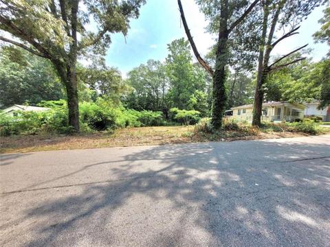 585 Woods Dr, Atlanta, GA 30318
