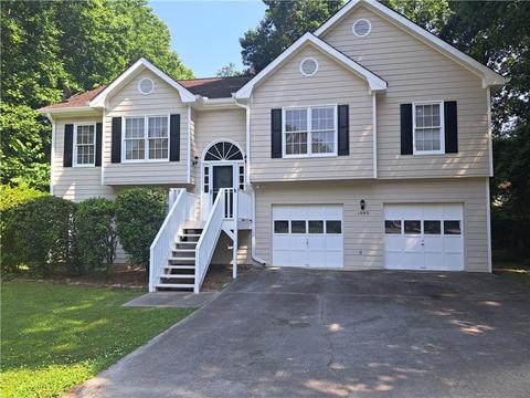 1005 Burning Bush Dr, Loganville, GA 30052