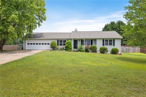 6632 Quincy Dr, Flowery Branch, GA 30542
