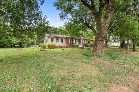 112 S Edward St, Calhoun, GA 30701
