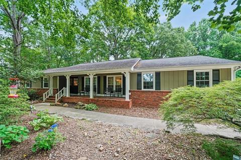905 Lakeview Rd, Grayson, GA 30017