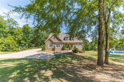 1625 Maple Ridge Dr, Loganville, GA 30052