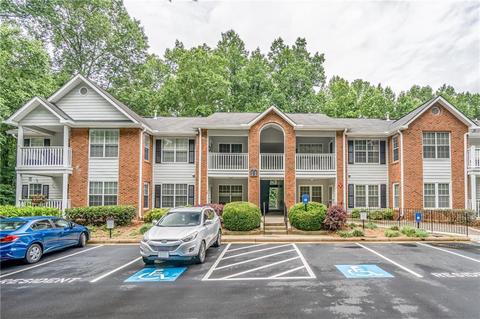 223 Streamside Dr, Roswell, GA 30076