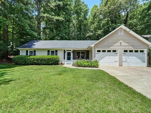 389 Walnut Dr, Woodstock, GA 30189