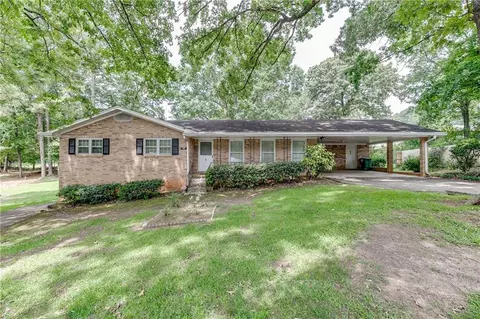 885 Oakhill Ct, Stone Mountain, GA 30087