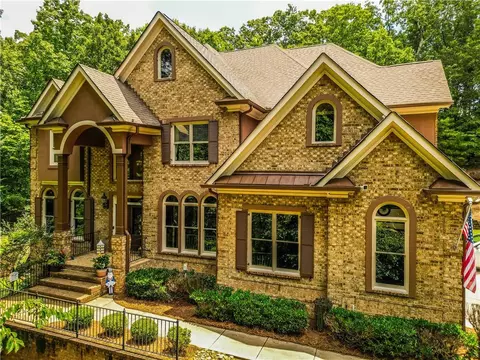 841 E Shore Dr, Canton, GA 30114