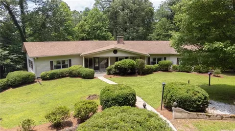 709 N Chestatee St, Dahlonega, GA 30533