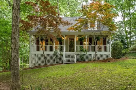 6129 Dogwood Cir, Buford, GA 30518