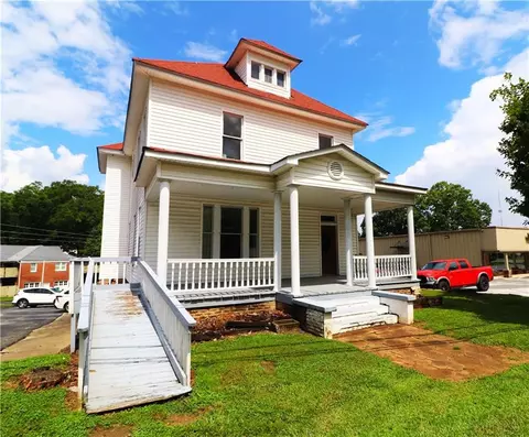 925 Green St NE, Gainesville, GA 30501