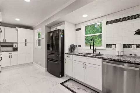 2352 Westridge Dr, Snellville, GA 30078
