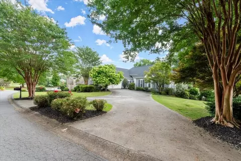 126 N Lakeside Dr NW, Kennesaw, GA 30144