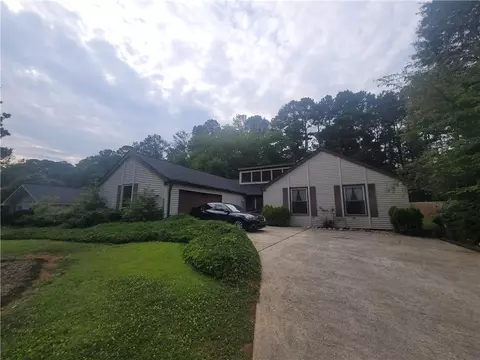 4816 Fieldgreen Dr, Stone Mountain, GA 30088