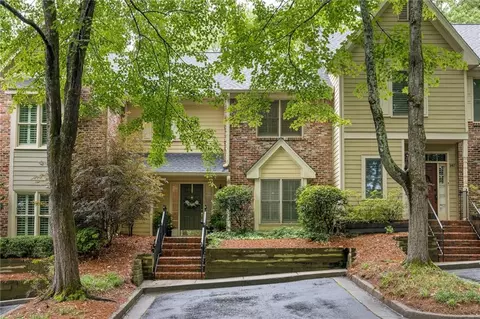 138 River Ridge Ln, Roswell, GA 30075