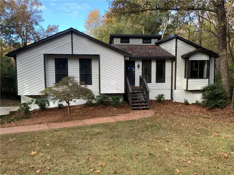 1319 Oakcrest Ct SW, Lilburn, GA 30047