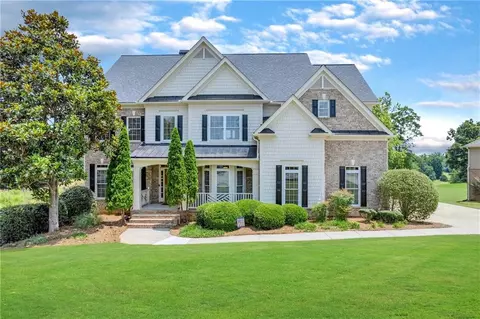 6092 Golf View Xing, Locust Grove, GA 30248
