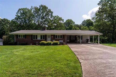 6022 Cobb St, Lula, GA 30554