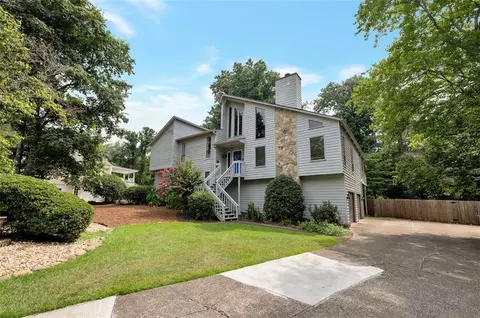4806 Highpoint Dr NE, Marietta, GA 30066