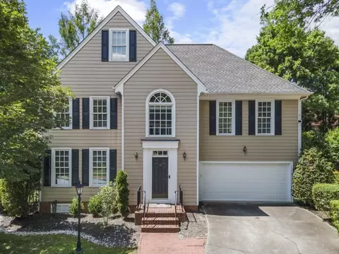 1243 Village Run, Atlanta, GA 30319