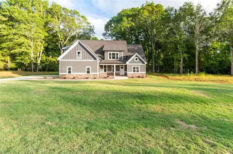 1016 Riverstone Dr, Social Circle, GA 30025