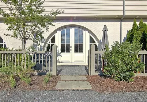 335 Sage Ln, Fayetteville, GA 30214