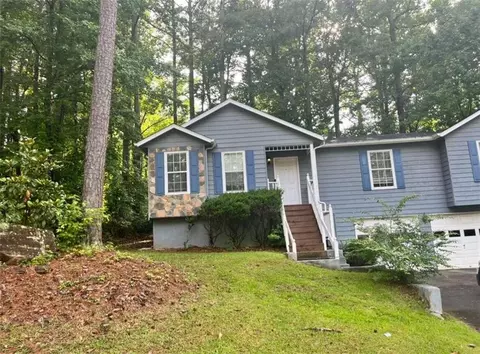 210 Ember Ct, Fairburn, GA 30213