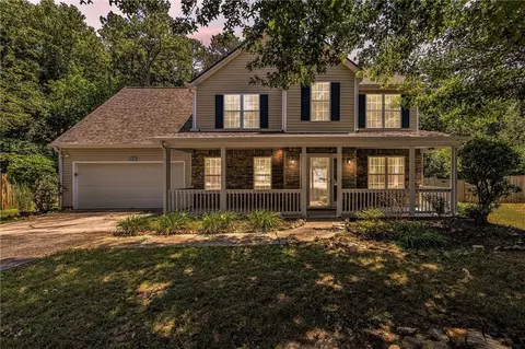 340 Lake Valley Dr, Loganville, GA 30052