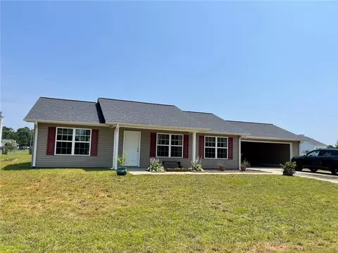 181 Charity Dr, Lavonia, GA 30553