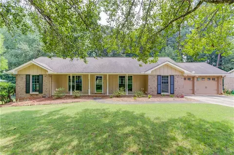 534 Midland Park Dr, Stone Mountain, GA 30087