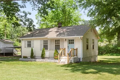 1051 Dell Ave SE, Smyrna, GA 30080
