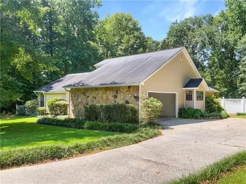 175 Smokemont Dr, Fayetteville, GA 30214