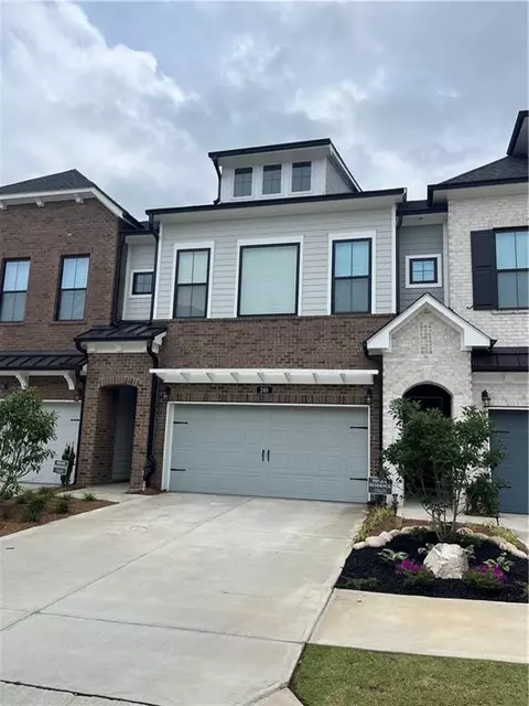 1040 Harper Dr #25, Roswell, GA 30076