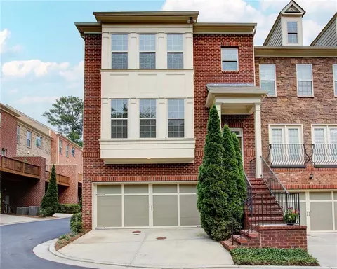 3271 Ferncliff Ln, Atlanta, GA 30324