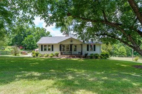 6747 Old Cornelia Hwy, Lula, GA 30554