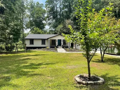 221 Cross Gate Dr, Marietta, GA 30068