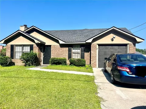 756 Wallace Martin Dr, Hinesville, GA 31313